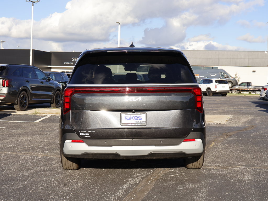 Certified 2026 Kia Carnival FWD image 6