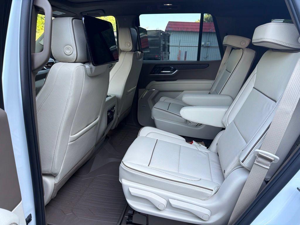 New 2026 GMC Yukon Denali w/ Denali Reserve Package AWD/4WD image 12
