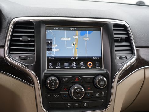 Used 2014 Jeep Grand Cherokee Limited image 24