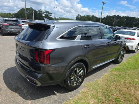 Used 2022 Kia Sorento S FWD image 7