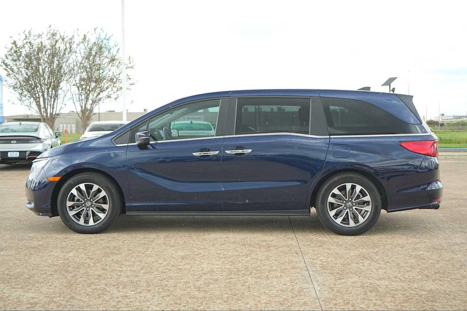 Used 2021 Honda Odyssey EX-L image 3
