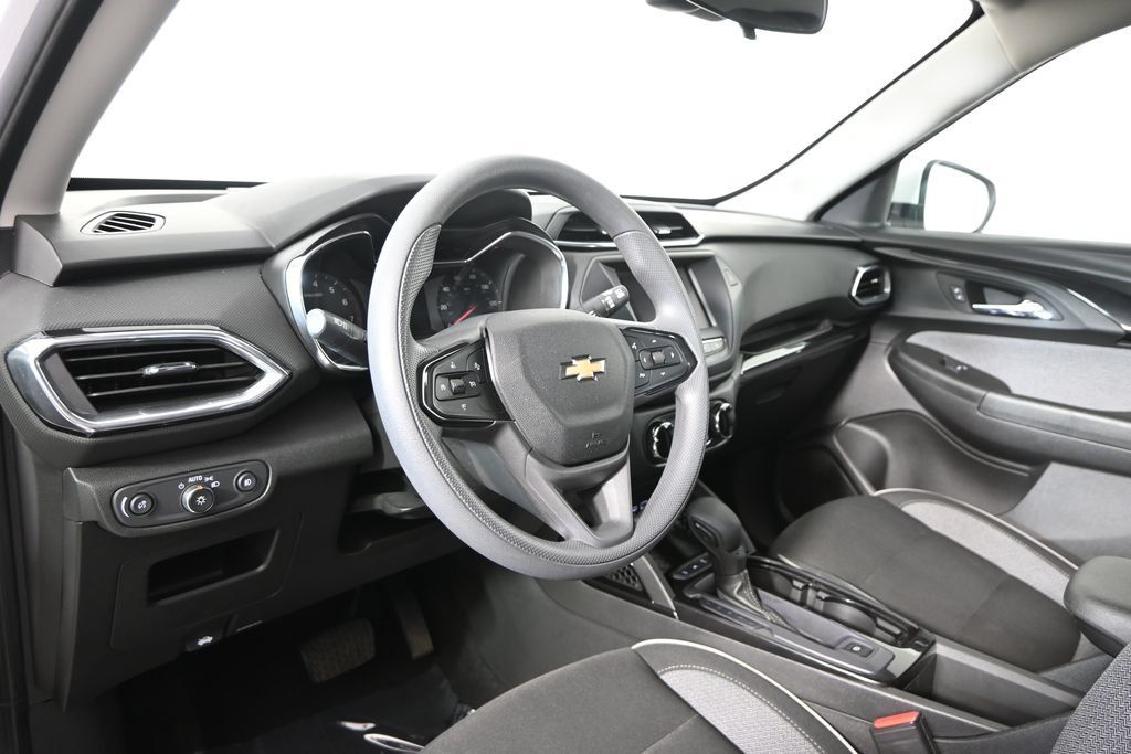 Used 2023 Chevrolet TrailBlazer LT AWD/4WD image 22