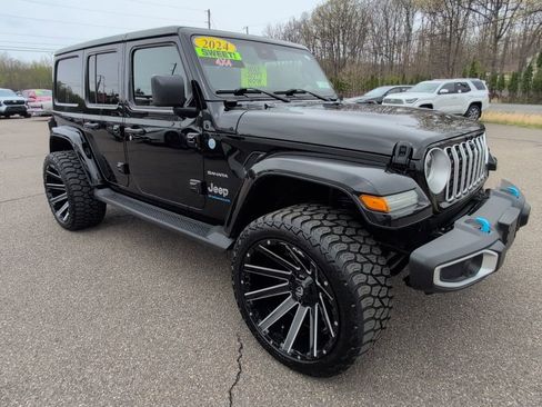 Used 2024 Jeep Wrangler Unlimited Sahara w/ Technology Group AWD/4WD image 9