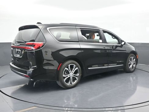 New 2026 Chrysler Pacifica Pinnacle image 6