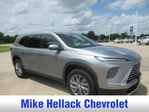 Used 2025 Buick Enclave Preferred FWD image 1