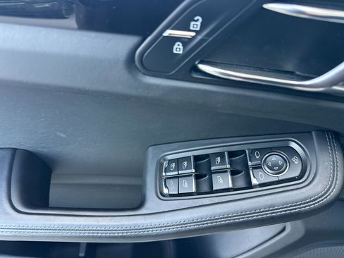 Certified 2023 Porsche Macan S AWD/4WD image 28