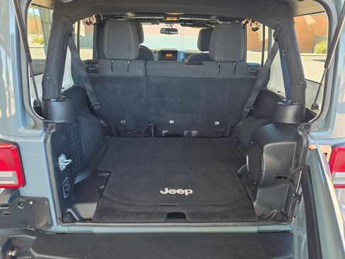Used 2014 Jeep Wrangler Unlimited Sahara w/ Connectivity Group AWD/4WD image 21