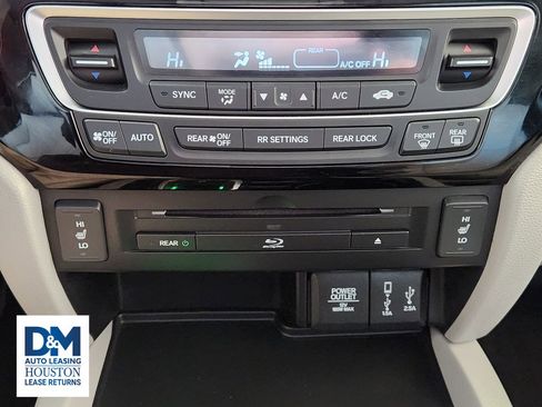 Used 2018 Honda Pilot Touring image 25