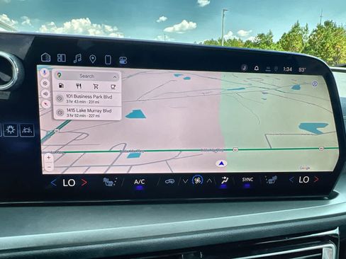 Used 2025 Chevrolet Traverse LT image 14