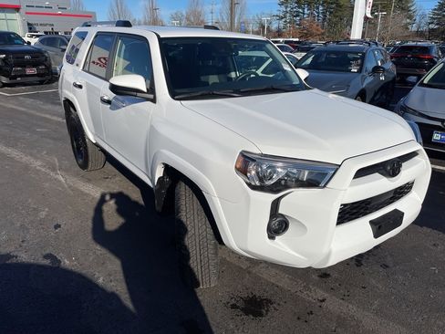 Used 2023 Toyota 4Runner SR5 image 3