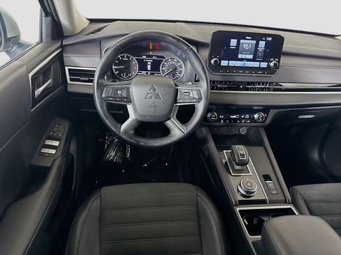 Used 2024 Mitsubishi Outlander SE FWD image 17