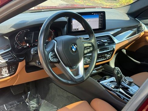 Used 2023 BMW 530i xDrive w/ Convenience Package AWD/4WD image 10