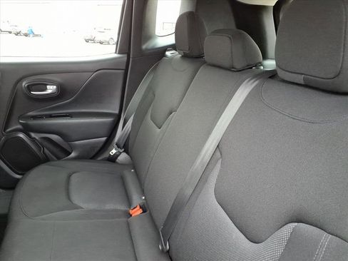 Used 2023 Jeep Renegade Latitude image 16