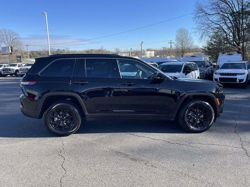 New 2026 Jeep Grand Cherokee Altitude image 9