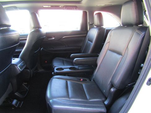 Used 2016 Toyota Highlander Limited Platinum image 10