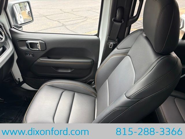 Used 2025 Jeep Wrangler Unlimited Sahara AWD/4WD image 21