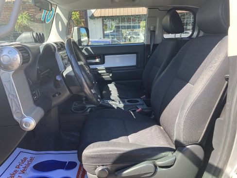 Used 2007 Toyota FJ Cruiser 4WD image 9