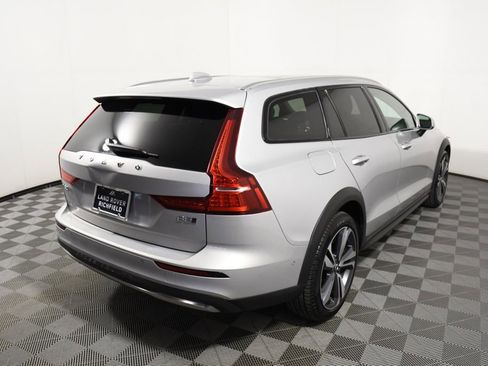 Used 2025 Volvo V60 B5 Cross Country Plus AWD/4WD image 6