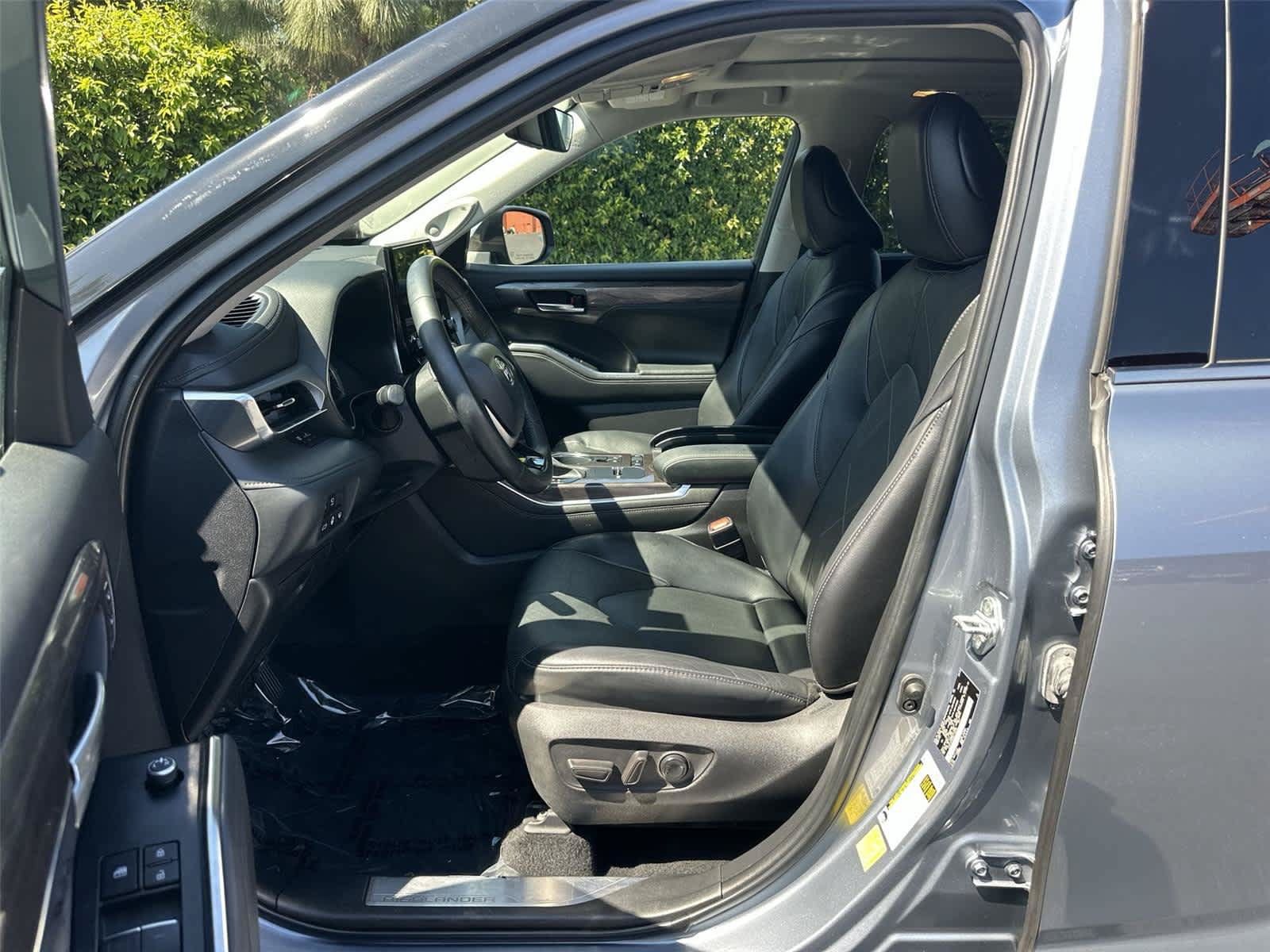 Used 2022 Toyota Highlander Platinum FWD image 12