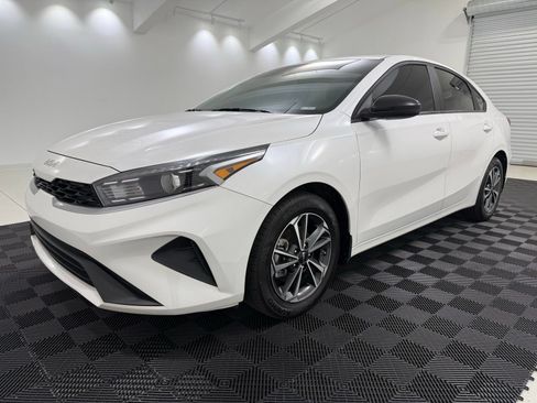 Used 2024 Kia Forte LXS FWD image 3