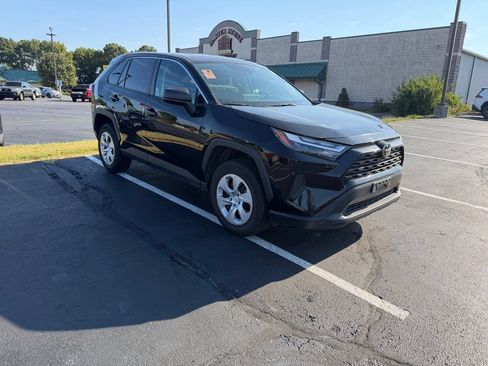 Used 2025 Toyota RAV4 LE AWD/4WD image 3
