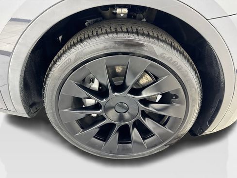 Used 2024 Tesla Model Y Long Range AWD/4WD image 81