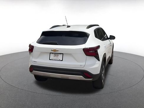 Used 2025 Chevrolet Trax LT FWD image 12