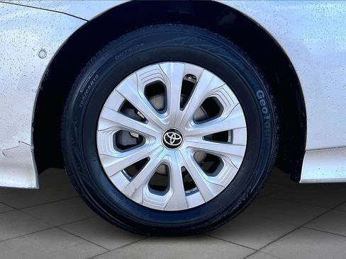 Used 2019 Toyota Prius LE w/ Carpet Mat Package image 10