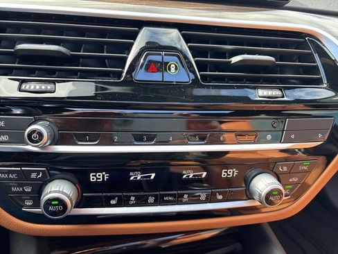 Used 2020 BMW 530i xDrive w/ Premium Package image 9