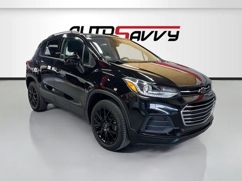 Used 2022 Chevrolet Trax LT w/ Premium Seat Package AWD/4WD image 1