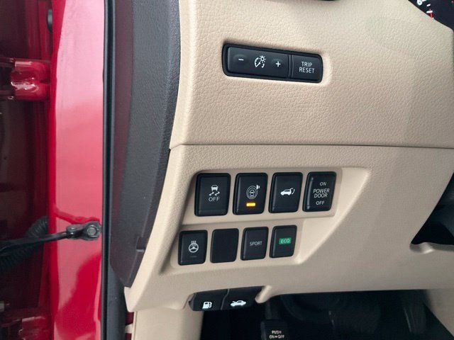 Used 2017 Nissan Rogue SL w/ SL Premium Package FWD image 9