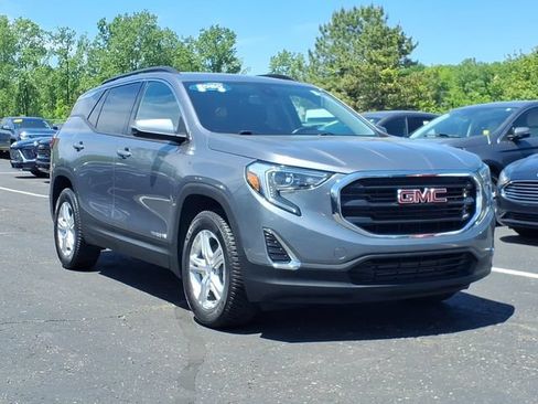 Used 2020 GMC Terrain SLE w/ Driver Convenience Package AWD/4WD image 3