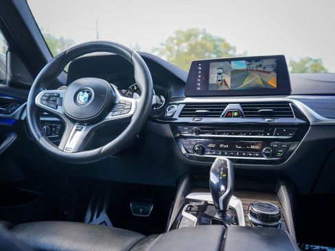 Used 2018 BMW M550i xDrive w/ Dynamic Handling Package image 10