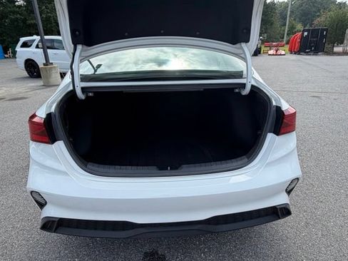 Used 2023 Kia Forte LXS w/ LXS Technology Package FWD image 19