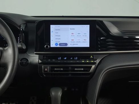 Used 2025 Toyota Camry SE w/ Convenience Package FWD image 22