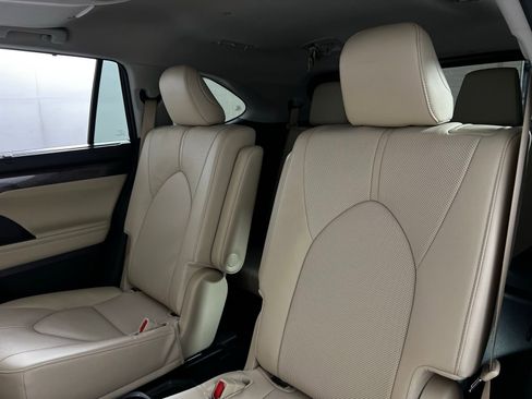 Certified 2025 Toyota Highlander Limited image 25