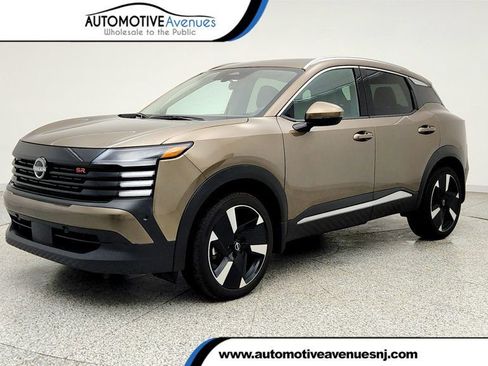 Used 2025 Nissan Kicks SR w/ SR Premium Package AWD/4WD image 1