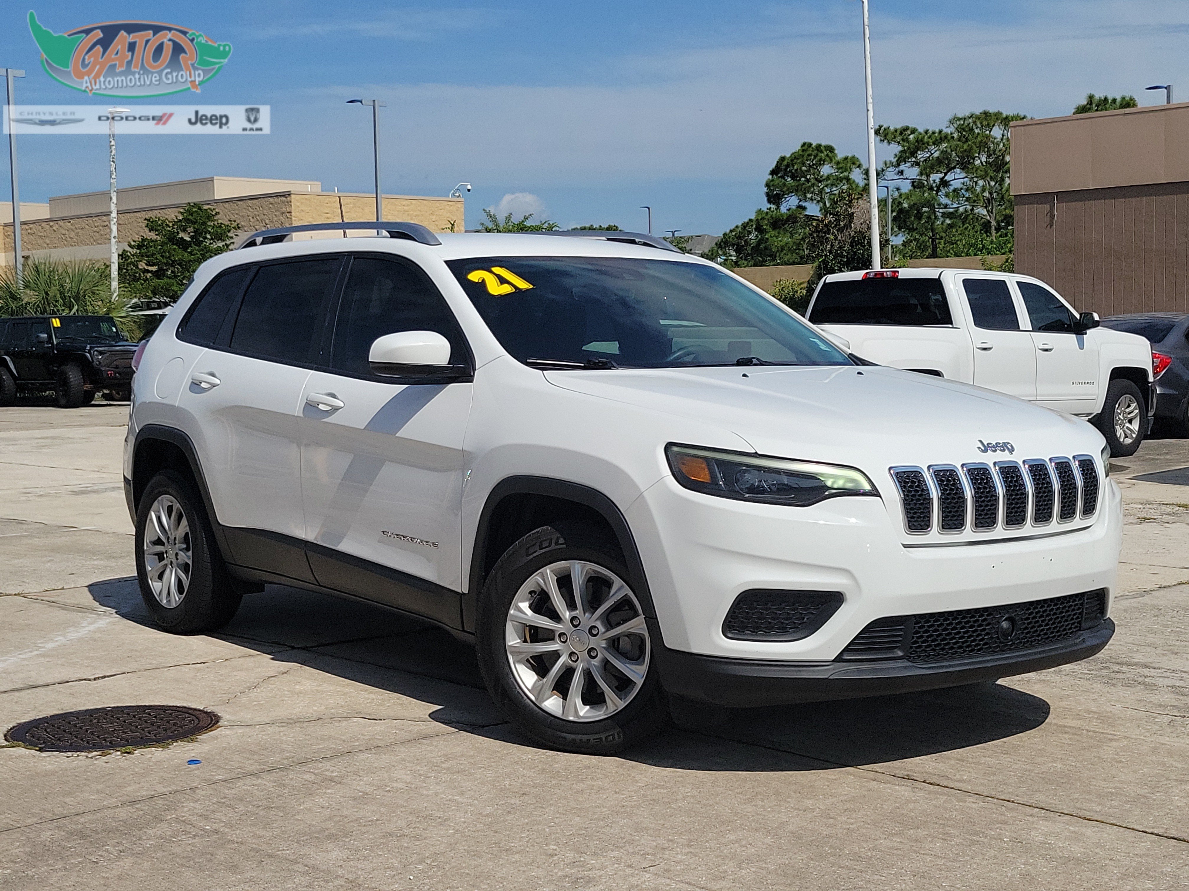 Used 2021 Jeep Cherokee Latitude w/ Mopar Interior Package FWD image 1