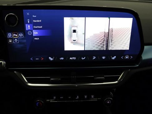 Certified 2024 Chevrolet Equinox EV LT FWD image 32