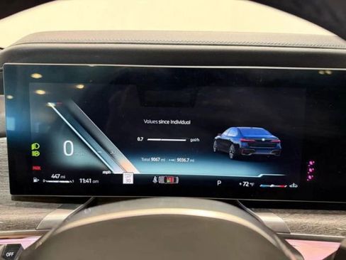 Used 2025 BMW 760i xDrive w/ Executive Package image 19