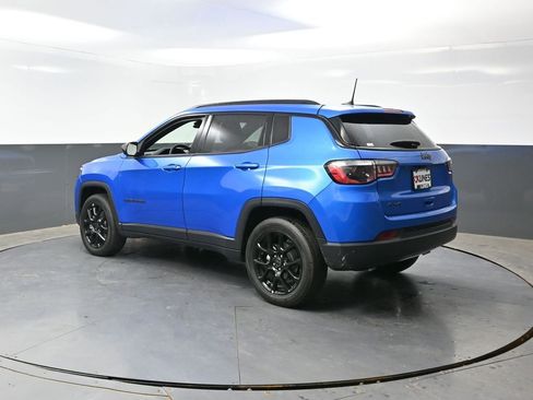 Used 2025 Jeep Compass Latitude w/ Altitude Special Edition AWD/4WD image 10