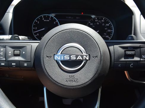 Used 2023 Nissan Rogue S AWD/4WD image 11