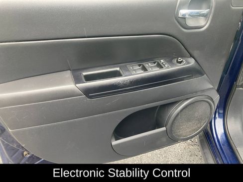 Used 2015 Jeep Patriot High Altitude AWD/4WD image 13