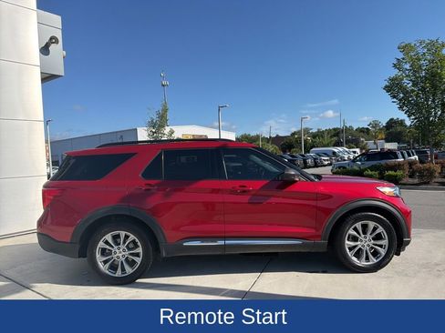 Certified 2022 Ford Explorer XLT w/ Equipment Group 202A RWD image 12