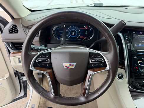 Used 2016 Cadillac Escalade Luxury image 18