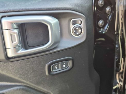 Used 2021 Jeep Wrangler Unlimited Sport AWD/4WD image 10