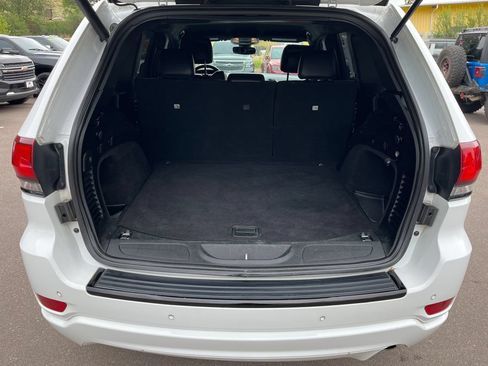 Used 2018 Jeep Grand Cherokee Altitude AWD/4WD image 24