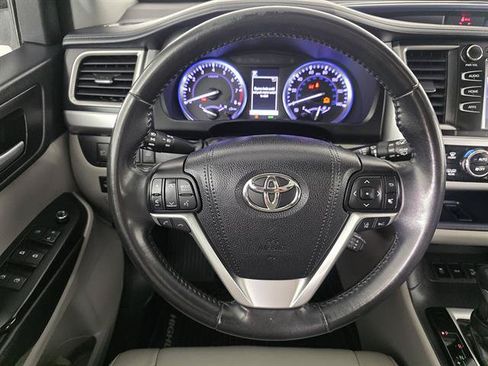Used 2018 Toyota Highlander XLE AWD/4WD image 36