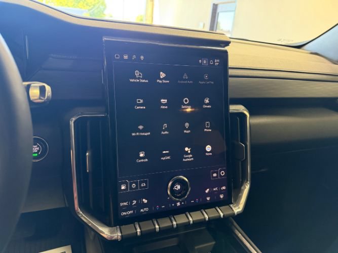 Used 2024 GMC Acadia Elevation w/ Luxury Package FWD image 15