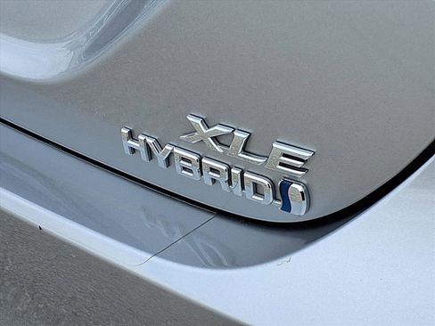 Used 2022 Toyota Camry XLE image 2